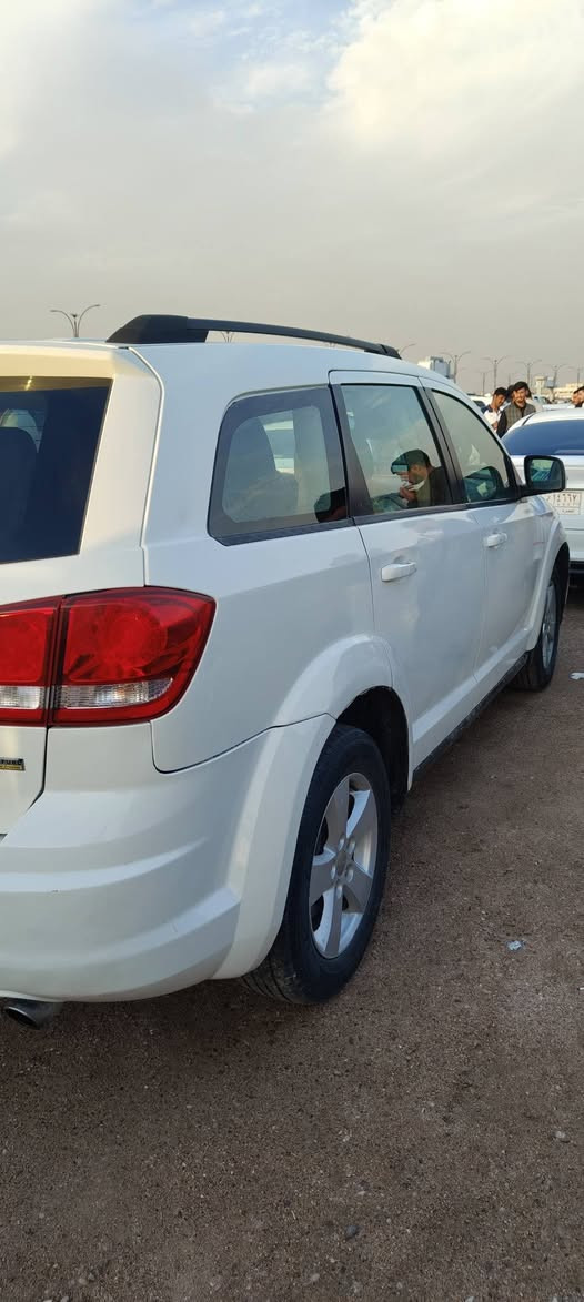 دوج جورني 2011 محرك 6 سلندر تحويل ثاني يوم رقم بصره راعيه بلزبير
السعر 100ورقه 
للستفسار رقم ***********
