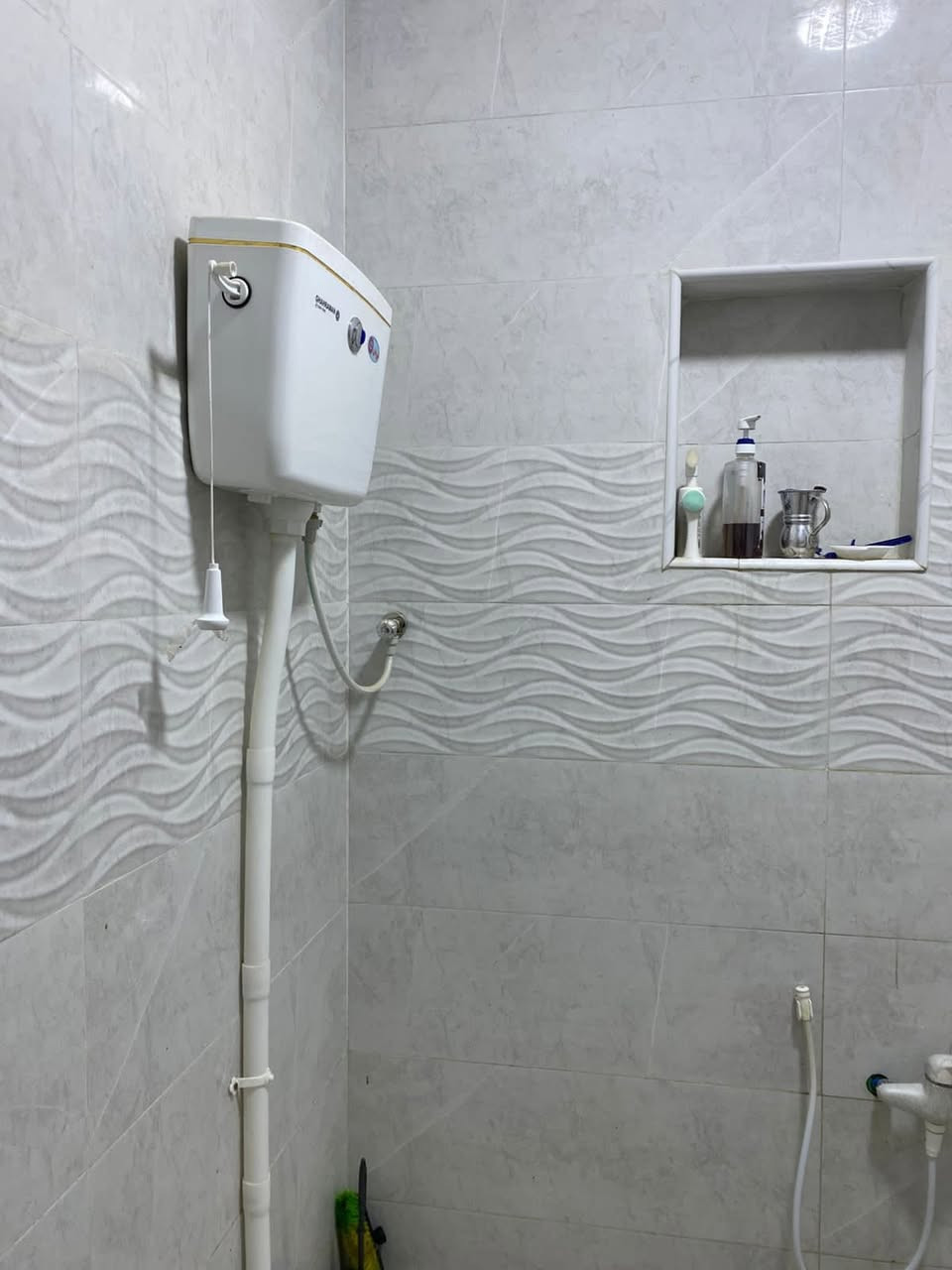 اقساط
بيت مساحه 100 بناء طابوق 
مقدم ٢٥ وكل شهر ٥٠٠
والسعر ٥٥السعر الكلي
باب الهوى بدايه الرابعه قرب المدارس
***********
