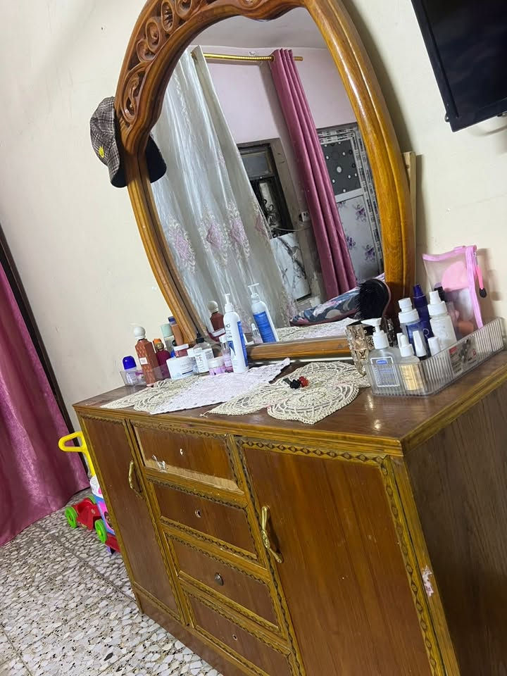 سلام عليكم غرفه صاج للبيع سعره ٤٥٠ +زاريه موجود مكان دوره ابودشير ***********
