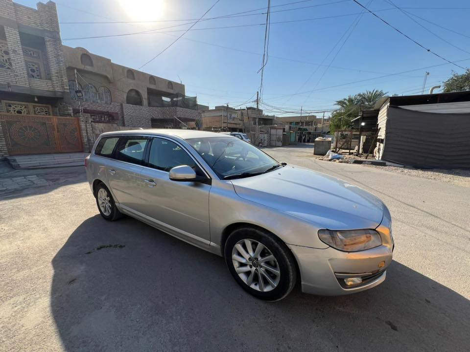 📣 للبيع: فولفو V70 موديل 2016 🇸🇪
سيارة عائلية راقية بمواصفات أمان عالمية، نظيفة جداً وجاهزة للاستخدام.
• الموديل: 2016 (الجيل الأحدث).
• اللون: فضي (Silver) ملوكي.
• الحالة: نظافة ممتازة، داخلية واسعة، وتبريد ثلج ❄️.
• الأمان: رادار، نظام ثبات، إيرباكات كاملة (مواصفات الفولفو المعروفة).
• المميزات: شاشة، حساسات، تحكم ستيرن، ويل كب بلادي.
📍 الموقع: [بغداد ]
📞 للتواصل
0771 399 1160
