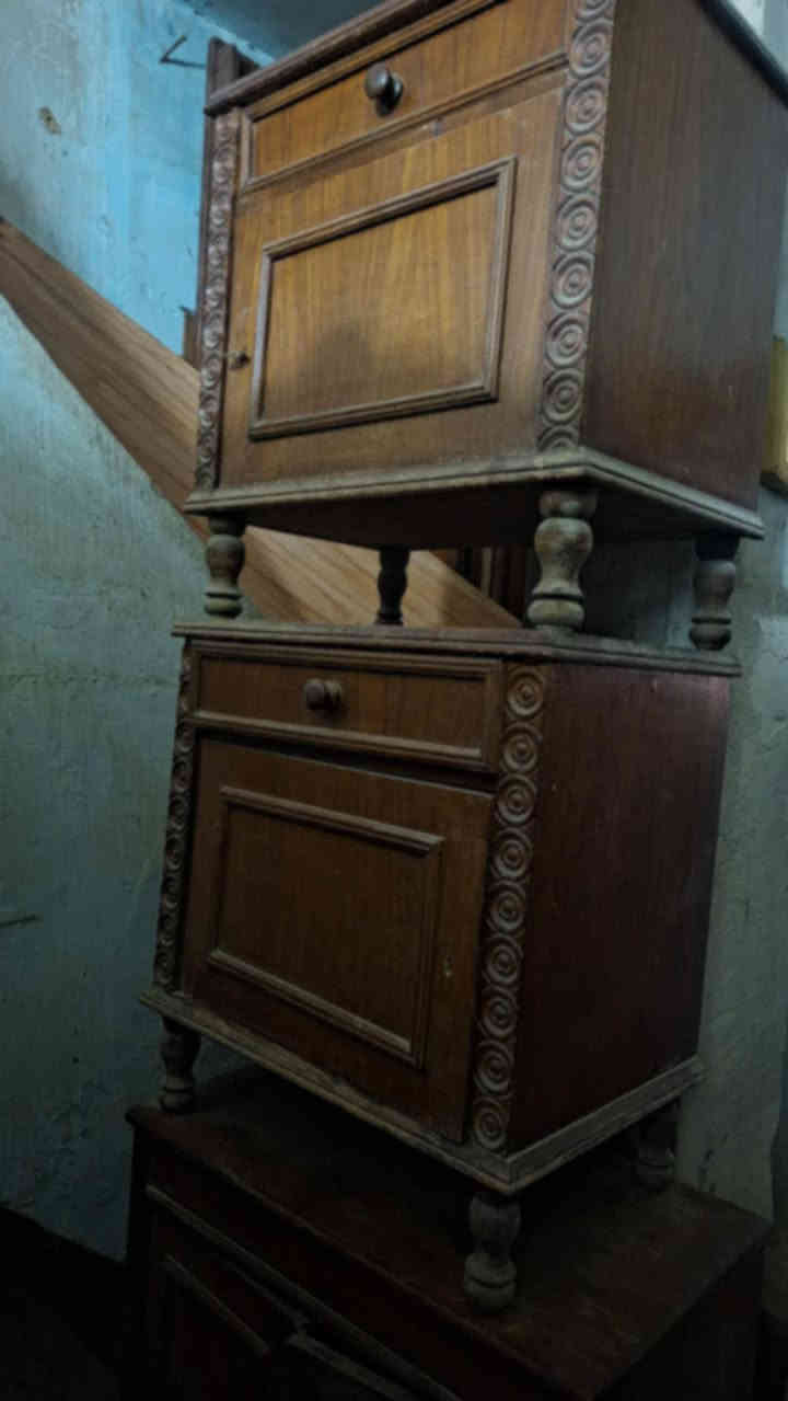 السلام عليكم عندي الاثلاجه سعر ٤٥ والكاوتنر ١٢٠ الفرفه بدوبه جرباي ٨٥ شراي تعال مكان الكرادة رقم ***********
