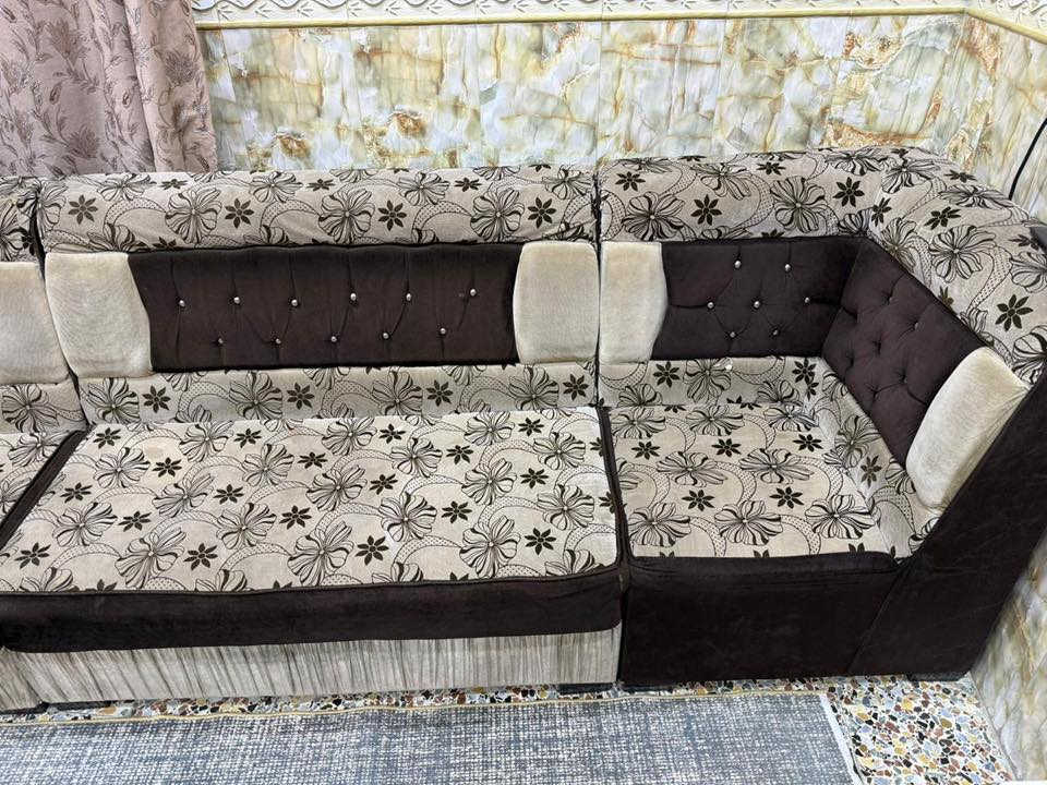 قنفات عشرة متر 
نظيفات 
القبلة 
350 و بيها مجال
واتساب ***********
