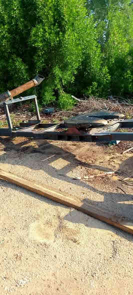 السلام عليكم دبل شاصي معه صينيه بيم ازغير معه السمجات كامل عمه الكزوز للبيع الشراي يتصل مكان الحمزه شرقي ***********
