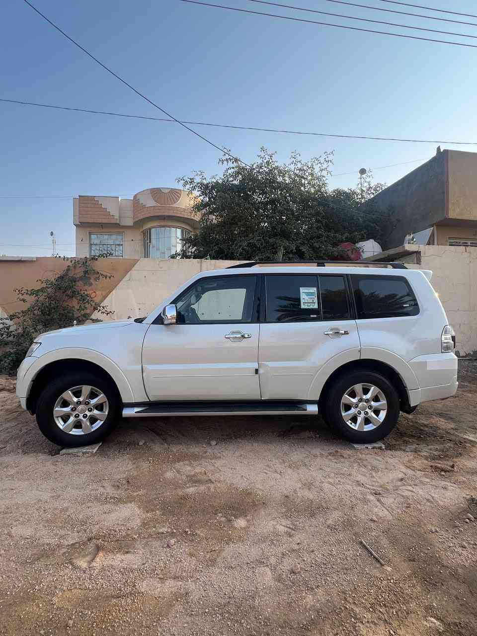 السلام عليكم 
 باجيرو 2015  حبتور فول مواصفات للاخير السيارة جديدة وجاهزة من كلشي وبيها هواي اضافات 
لايت زنون 
 شاشة
  كامرة خلفية
 تحكمات ستيرن
 كشنات جلد كهربائية 
مكينة 3500 المرغوب مكفولة كفاله عامه من كلشي كير ومكينة وحدادية ( ما عدا بارد ع كد اصبع جوه قبق البانزين اثر رصعة فقط و السونار موجود وانت تاخذ سونار وين ما تريد )
اما الباقي كفالة عامة رقم بغداد بأسمي شخصيا ماشية 104 الف حقيقي السيارة جديده وما متعوبة ابد يعني انضف من هواي موديلات حديثة مكان السيارة 
كربلاء - طويريج   
للاستفسار اكثر ‭٠٧٧٠  ٣٦٩  ٩٤٧٨‬
