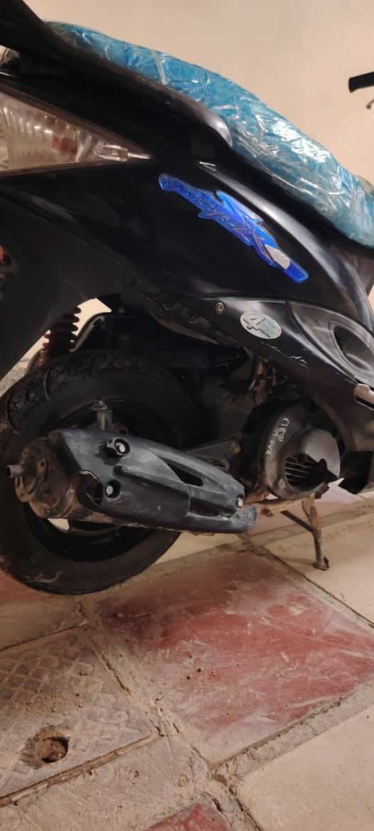 السلام عليكم شباب دراجه كامكو للبيع الدراجه نضيفه مثل ما واضح بلصوره الدراجه مچفته فقط 
السعر (350) وبيه مجال بسيط
هذه رقمي (***********)
