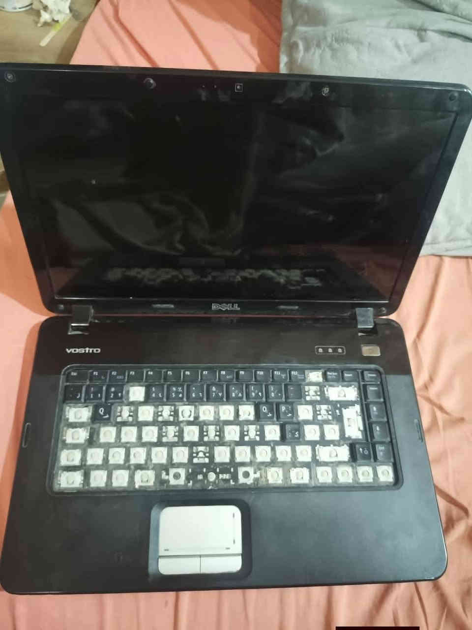 السلام عليكم
لابتوب نوع دل أصلي مع الشاحنه الاصليه شغال يحتاجله تبديل شريط شاشه بالأضافه ألى ترتيب كيبورد قسم من الازرار مشلوعه مثل ما موضح بالصور يريد شريط شاشه وبعض الترتيبات بألازرار مال الكيبورد  السعر 50 الف فقط مكاني بابل/سدة الهنديه/ قرب ملعب قريه 1 / ***********
