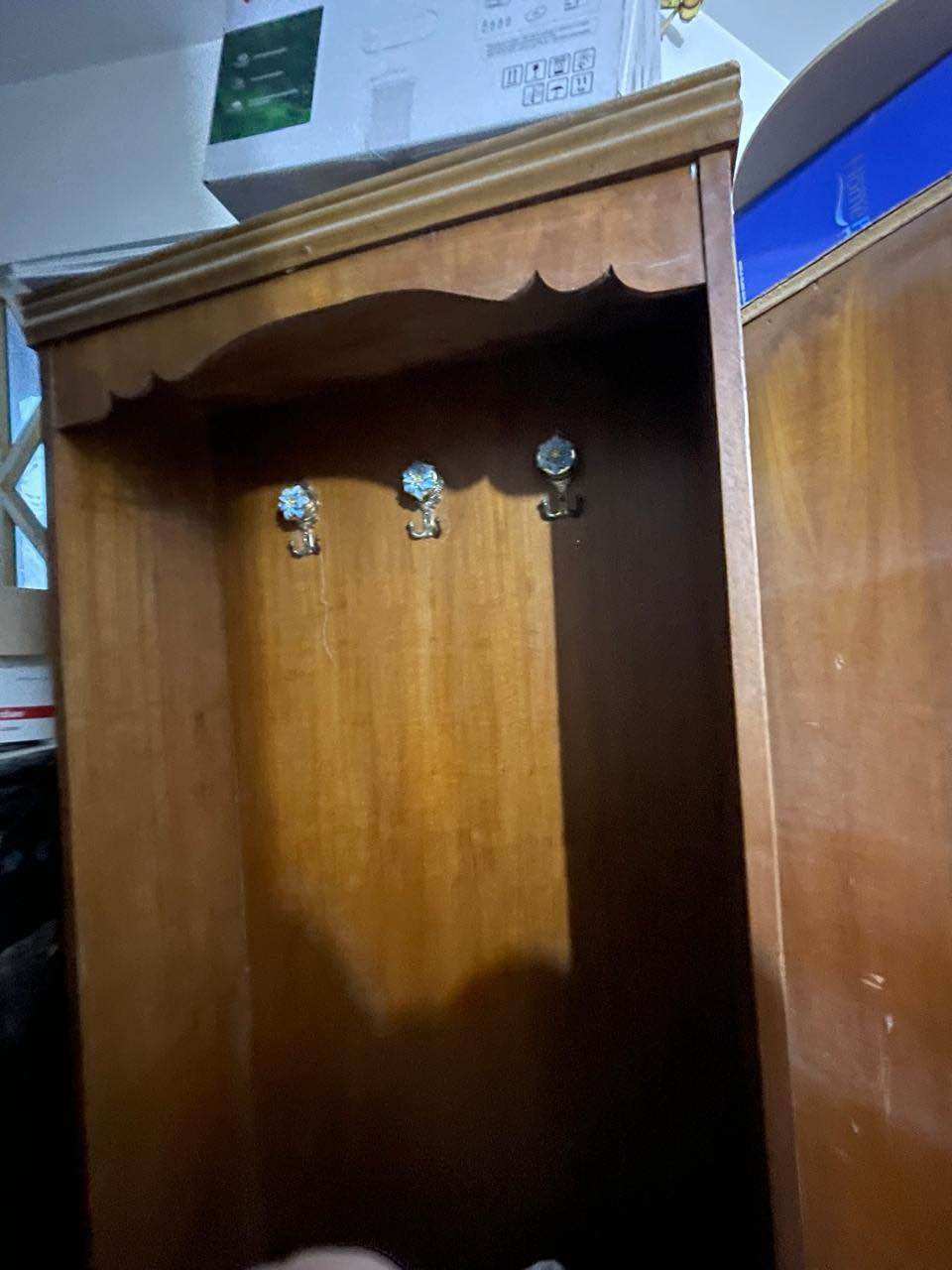 غرفه  صاج 
 
يحتوي على
 ( كنتور  4 ابواب   وميز  مرايا   وجربايه والتخت  وكومدي ) 

للاتصال *********** النجف, العراق
