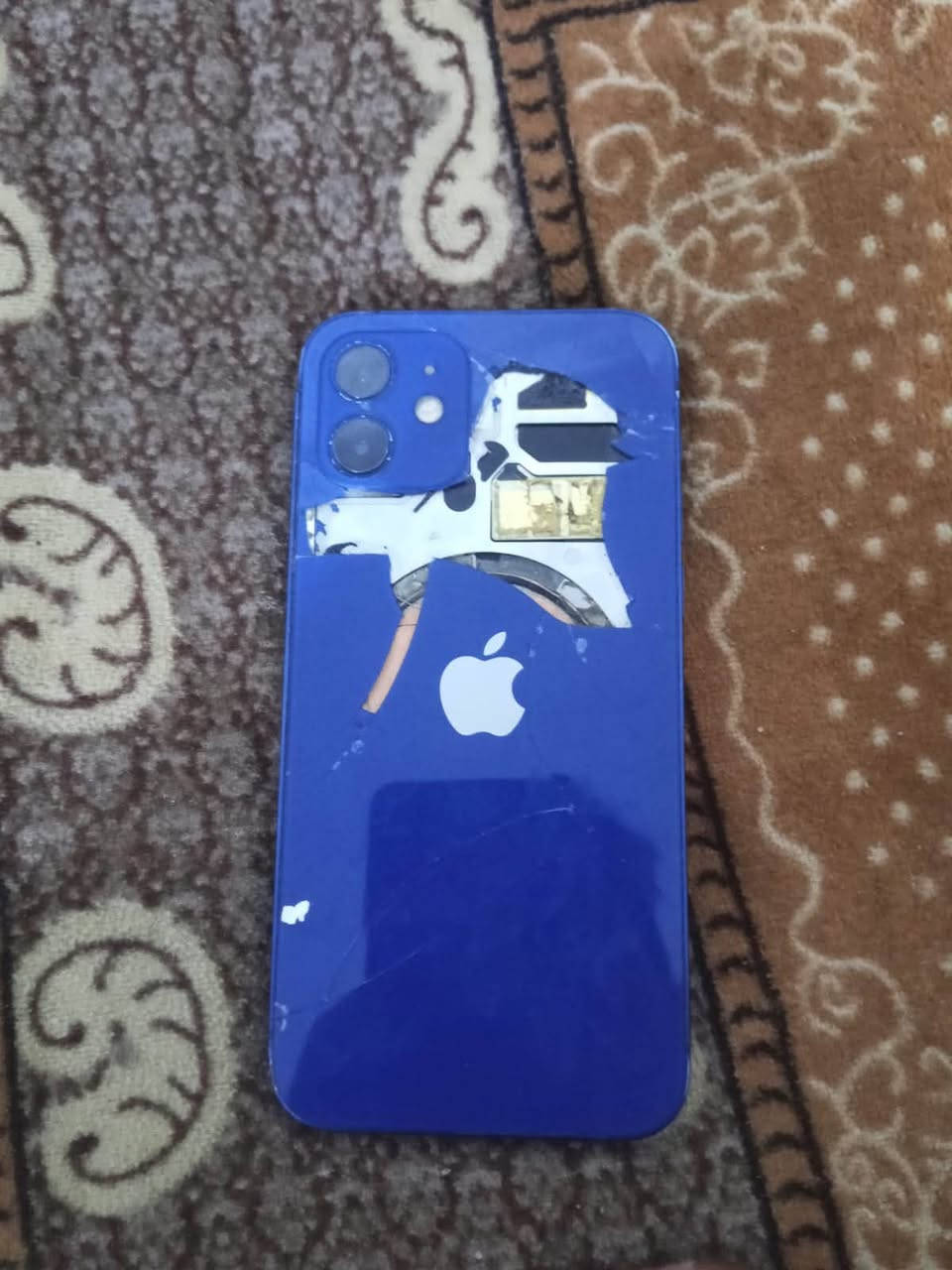 سلام عليكم عندي 12عادي مبدل بي بس بطاريه الصليه احسن نوعيه بل سوك وضهر مكسور مراوس او بيع يتفضل خاص مفتوح وهاذه رقمي بي واتساب ***********
