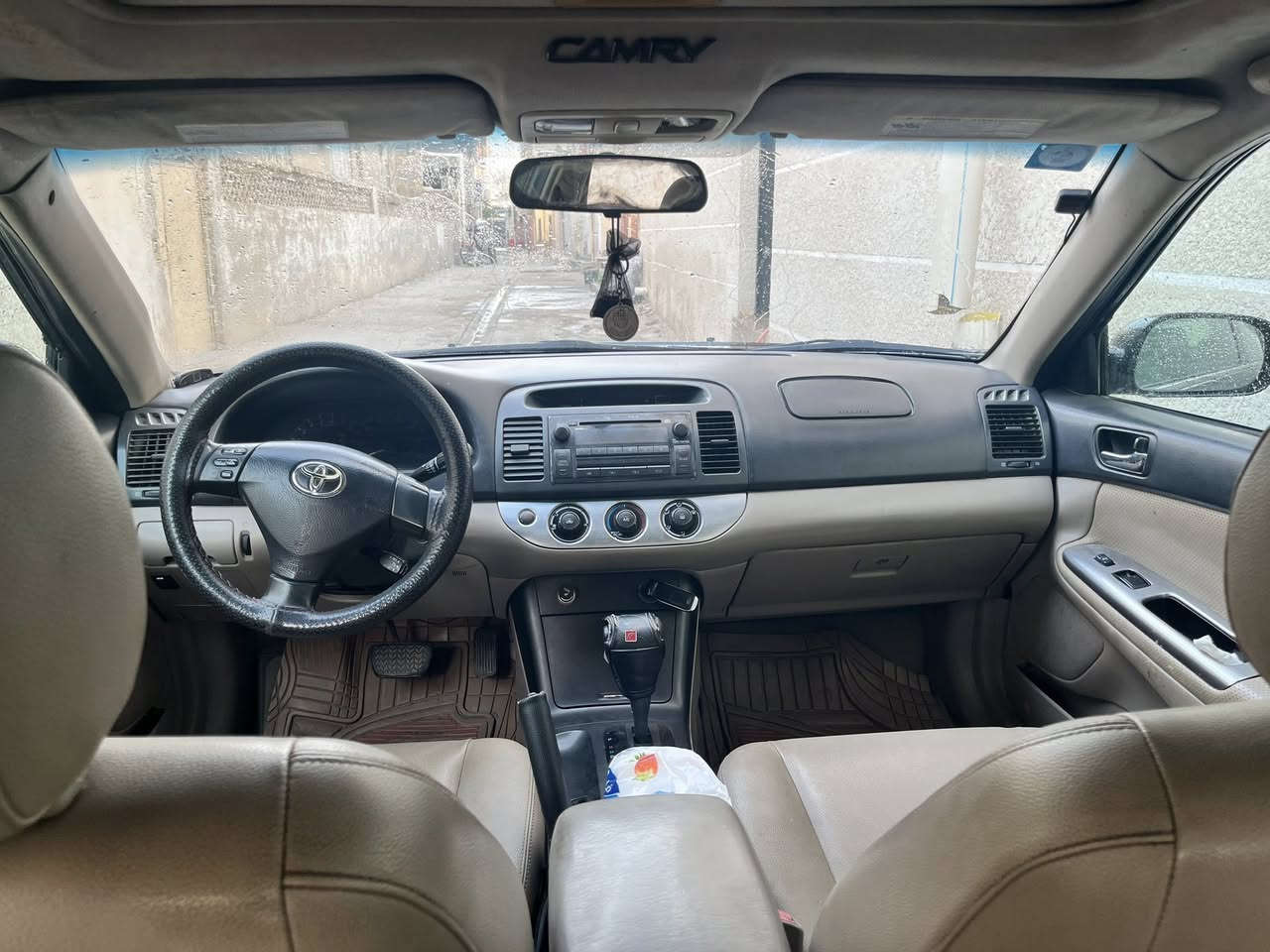 السلام عليكم
كامري ٢٠٠٦ 
محرك ٢٥٠٠
رقم ديالى مميز باسمي 
كاملة مابيهه كل نقص 
السعر ١١٥ وبيهه مجال 
المكان ديالى 
الهاتف ***********
