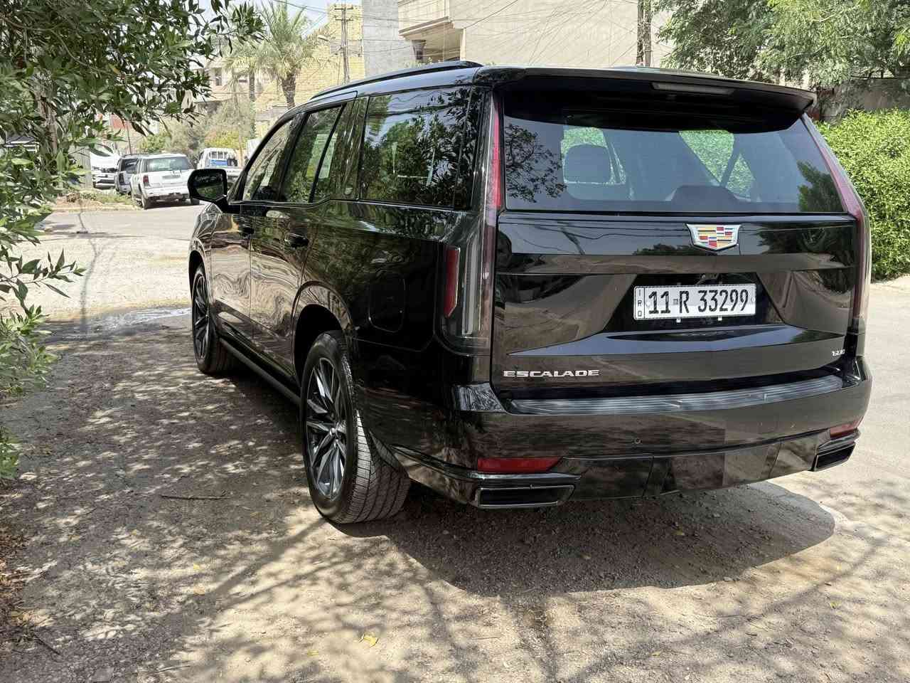 كاديلاك اسكاليد (2023 اسبرسو) خليـجي
(( وكالة المنصور ضمان )) 

 ماشي 46 ألف كم حقيقي
 لون بلاك إديشن بلادي
 مكفولة كفالة سيارة جديدة
 رقم بغداد باسمي تحويل ثاني يوم

المواصفات:
 تشغيل عن بعد
 36 سماعة
 كشنات مساج
 سقف شامو
 5 كاميرات
 5 بصمات
 فور ويل
 كشن رجاج
 دوسات كهرباء
 داتا شو
 بانوراما
 داخل جوزي
 لايت زينون عالي وواطي (5 عدسات)
 4 شاشات (دشبول + سقف + كشنات)
 تحكم بريك
 جنطة ذكية جلاق
 رادار تحديد مسار
 رادار خلفي
 رادار أمامي
 رادار جانبي
 كشنات تدفئة وتبريد (سايق + راكب)
 كشنات أمامية تدليك
 كشنات خلفية تدفئة
 مرايا شفط
 إشارة بالمرايا
 كشنات جلد
 كشنات خلفية منفصل VIP
 علامة كاديلاك ضوئية بالدعامية الخلفية
 كشنات كهرباء
 ذاكرة ميموري (ستيرن + كشن)
 ويل 22 بلادي

مكان تواجد السيارة: بغداد حي الجامعه او المنصور
رقم صاحب السيارة: ***********
