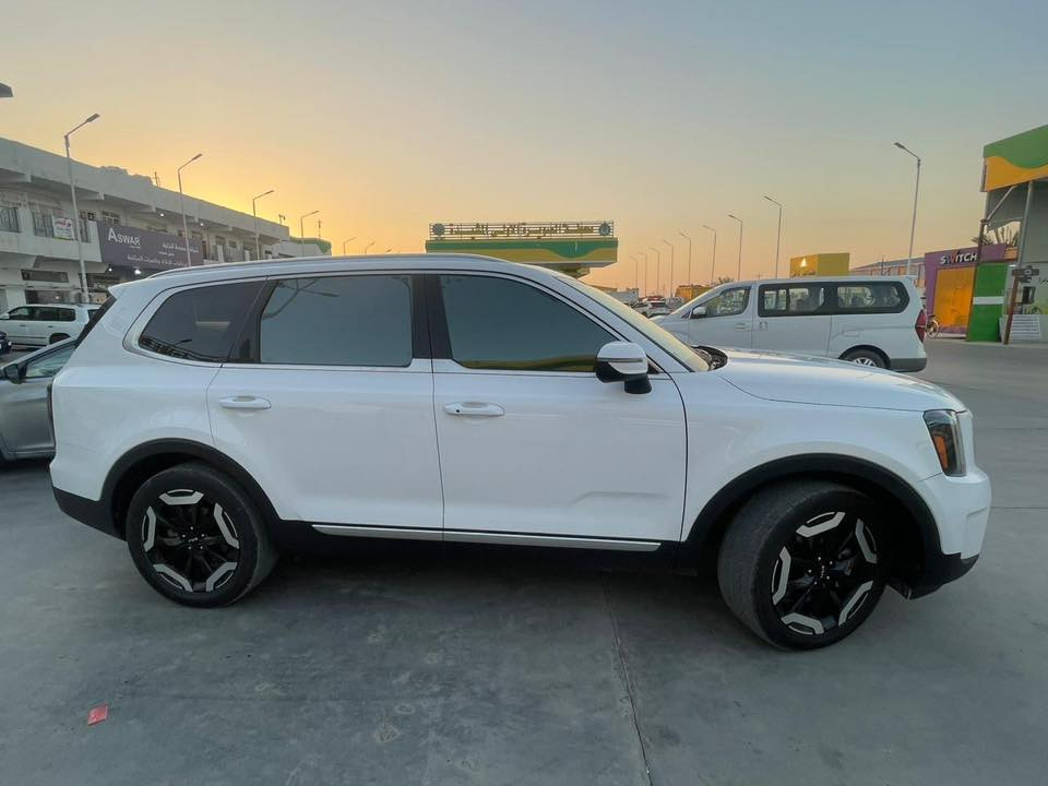 ‎✨ للبيع كيا تيلورايد EX موديل 2024
‎سيارة عائلية فخمة بحالة ممتازة جداً – تصليح درجة أولى

‎🔹 المواصفات:
‎ • فئة EX كاملة
‎ • محرك 3.8L V6 قوي واقتصادي
‎ • دفع أمامي (FWD)
‎ • دخول وتشغيل ذكي (بصمة)
‎ • عدادات ديجيتال
 • Apple CarPlay & Android Auto
‎ • كامرة خلفية + حساسات أمامي وخلفي
‎ • نظام المحافظة على المسار
‎ • رادار أمامي وتنبيه تصادم
 • Blind Spot مراقبة النقطة العمياء
‎ • باب خلفي كهربائي
‎ • كشنات VIP  جلد فخم
‎ • تبريد وتدفئة مقاعد أمامية
‎ • تكييف خلفي مستقل
‎ • جنوط رياضية سود قياس 20
‎ • 7 ركاب – مناسبة جداً للعائلة

‎🔸 اللون أبيض لؤلؤي
‎🔸 وارد أمريكي
‎🔸 السيارة نظيفة جداً واستعمال خفيف

‎📍 السيارة مفحوصة وجاهزة للفحص بأي مكان
‎📞 ‭٠٧٧٣ ٥٨٠ ١٢٤١‬

‎💰 السعر: 310 ورقة
‎قابل للتفاوض للجادين فقط
مكان السياره واسط الصويره 📍
