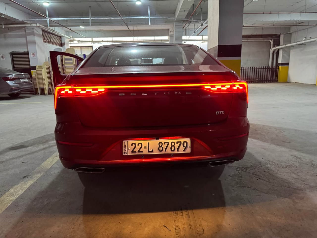 📣 بۆ فرۆشتن: Bestune B70 Premium 2023
ئۆتۆمبێلێکی زۆر خاوێن و کەم ڕۆیشتوو، بە مەرجی شەریکە و بێ لێدان.
🛠 زانیارییە تەکنیکییەکان:
• مۆدێل: ٢٠٢٣ (2023)
• کیلۆمەتر: ٥,٠٠٠ کم (5,000 km) - زۆر کەم ڕۆیشتووە.
• بزوێنەر: 1.5 Turbo (پێشکەوتوو و بەهێز).
• گێڕ: 7-Speed DCT (گێڕی دووبڵ کلاتچی ٧ نمرەیی، زۆر خێرا و نەرمە).
• دۆخی دەرەوە و ناوەوە: وەک سفر وایە، بێ بۆیە، بێ سارد 

🛡 گرەنتی شەریکە : 5 ساڵ یان 150,000 کیلۆمەتر

✨ گرنگترین مۆسەفاتەکان (Premium):

حاسەی پێشەوە و پشتەوە

• کوشنەکان: جلد، کارەبایی، و گەرمکەرەوە (Heated Seats).
• تەکنەلۆژیا: شاشەی گەورە, youtube, car play ، کامێرای ٣٦٠ پلە، ڕاداری پێش
• دیزاین: پانۆراما، لید لایتی زیرەک، ویلی نایاب.
• ئارامی: Lane Assist و سیستەمی برێکی زیرەک.

💰 نرخ: (170 وەرەقە) و مەجال

📍 پەیوەندی و شوێن:
• شوێن: هەولێر (Erbil)
• ژمارەی مۆبایل: ***********

📣 للبيع: Bestune B70 Premium موديل 2023
سيارة بحالة الوكالة، نظيفة جداً واستخدام قليل، بشرط الفحص (بدون صبغ أو حادث).
🛠 المواصفات الفنية:
• الموديل: 2023
• المسافة المقطوعة: 5,000 كم فقط (شبه صفر).
• المحرك: 1.5 Turbo (قوي واقتصادي).
• ناقل الحركة: 7-Speed DCT (تبديلات سريعة وناعمة).
• الحالة: السيارة بحالة الشركة، بدون صبغ، بدون تعديل بارد، وبدون أي عيوب.
• 🛡 الضمان: ضمان الشركة لمدة 5 سنوات أو 150,000 كم.
✨ أبرز المواصفات (فئة Premium):
• الحساسات: حساسات أمامية وخلفية (Front & Rear Sensors).
• المقاعد: جلد، تحكم كهربائي، ومزودة بنظام تدفئة المقاعد (Heated Seats).
• التكنولوجيا: شاشة كبيرة، يدعم (YouTube, CarPlay)، كاميرا 360 درجة، ورادار أمامي.
• التصميم: فتحة سقف بانوراما، إضاءة LED ذكية، وويلات مميزة.
• الأمان: نظام تحديد المسار (Lane Assist) ونظام بريك ذكي.

💰 السعر :  (170 ورقة) مع مجال بسيط
📍 الموقع والتواصل:
• الموقع: أربيل (Erbil)
• رقم الهاتف: *********** أربيل, العراق
