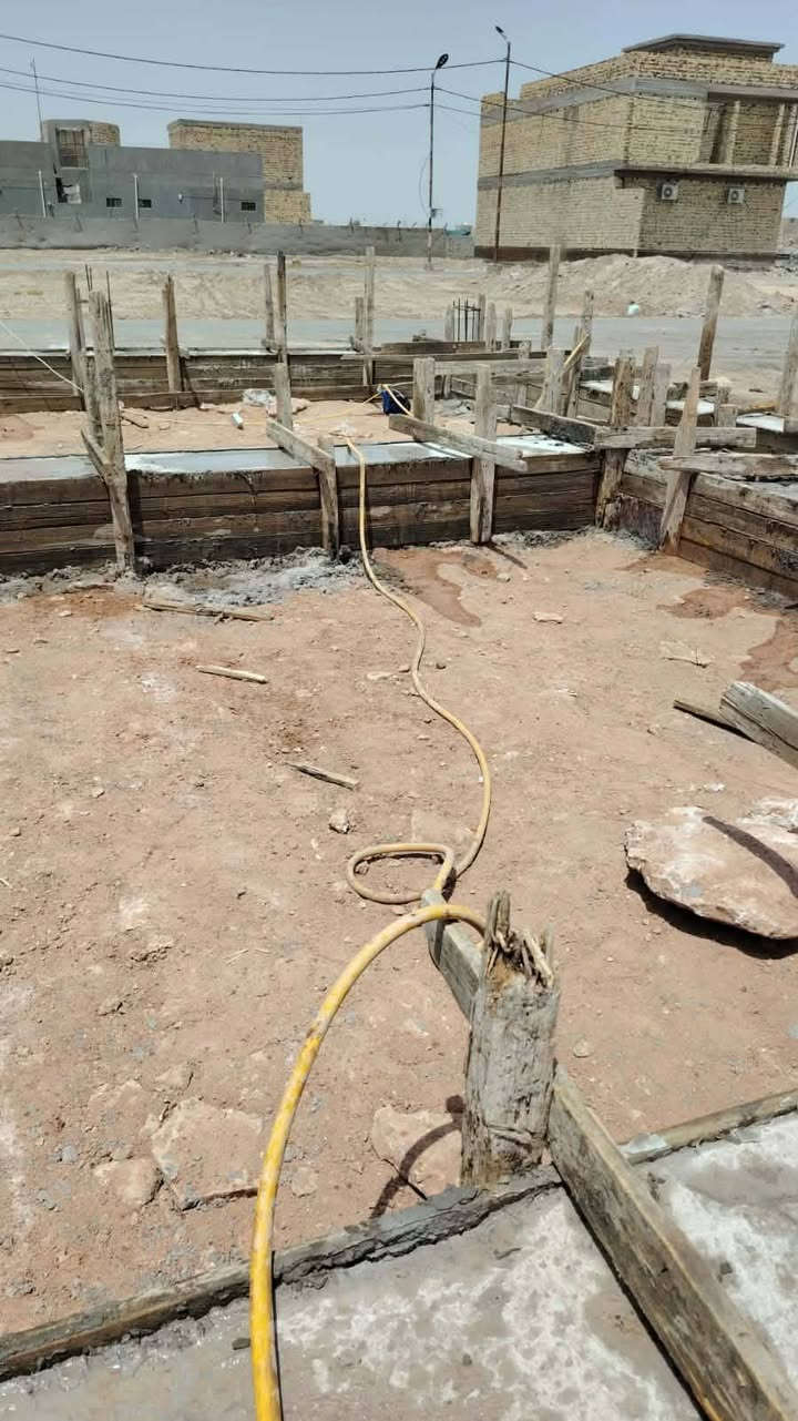 السلام عليكم
عدي بتلو مساحه 200 متر جديد جهاز للبناء بصف الركن بمجمع السعدون خلف المعسكر بصف قطع الضباط خلف الطيارين  بي غرفتين ومنور وصاله وصحيات داخلية وخارجية وصالة واستقبال ومطبخ وممر مجمع كامل الخدمات ماء كهرباء تبليط خط مولدة ومرقم ومعاملة للتطويب مكمله بالبلدية
او امراوس بيت 100 متر زراعي
بحولي الخصيمه او التقيه الثالثه
للاستفسار التواصل على الرقم *********** واتساب
