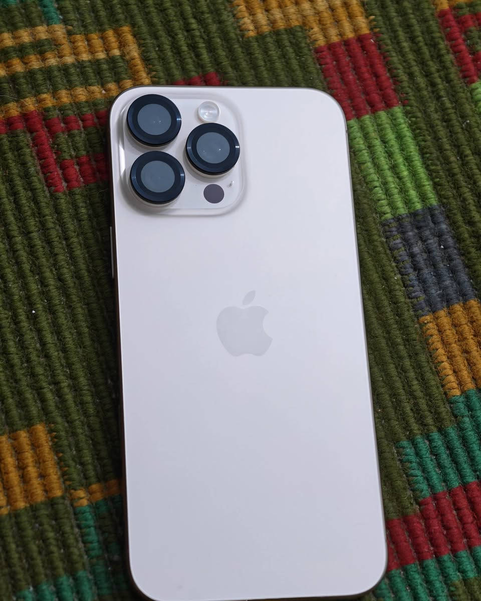 ايفون 16برو ماكس.
ذاكره 256. عدد الدورات 215.
بطاريه 100.
 جهاز نضيف انضف من الصوره بعده بلضمان.  
السعرر خاص.او الاتصال  ***********
