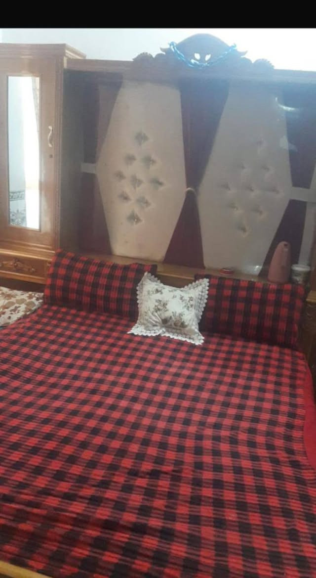 اسلام عليكم غرفه تسكام الثكيل كلش نضيفه نقصه فد جامات كلش ضخمه صار سنتين من اشتريته يعني نضيفه بمعناه الكلمه 6قطع مكاني حله نادر الثانيه عله الخدمي ***********واتساب
