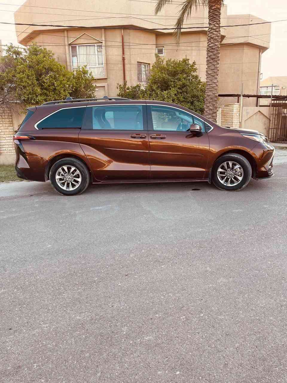 الســلام عليكم ورحمة الله وبركاته 

تويوتا سينا قهوائي اللون للبيع ..

موديل / 2022

عدد الركاب / 7 

المواصــفات :

أبواب  كهرباء 
شاحن وايرليس 
مكينه 2500 هايبرد 
رادارت 360
كاميرا خلفيه 
لايت وبلاجتور Led
لون قهوائي 
داخل رصاصي 
كشنات بلع وسلايد
 كشن سياحي
ويل كب لادي 
طخم اطارات شركة تويو ياباني 
بطارية جديده 
رقم بغداد انكليزي تحويل مباشر 

ماشيه 19 الف جديدة بحاله الوكالة 
حادث هلال جاملغ خلفي وباب سلايد مبدل بلاد تفصيخ ومصبوغ  صفحة السائق 

 / يعني قطعه وربع صبغ 
ايرباك بس برده طاك وراجع سستم بلادي 

بچم امامي وخلفي كبس شركة برغي مامفتوح بي

حجر صالنصه وحساسات ورادارات كلة بلادي شرط الفحص 
السياره استيراد ب اسمنه مال بيت مامشتغله خط نهائي 
السياره جاهزة على اخر حبة دينار مابيه مصرف 

للاستفسار / ***********
***********
واتس اب موجود بغداد, العراق
