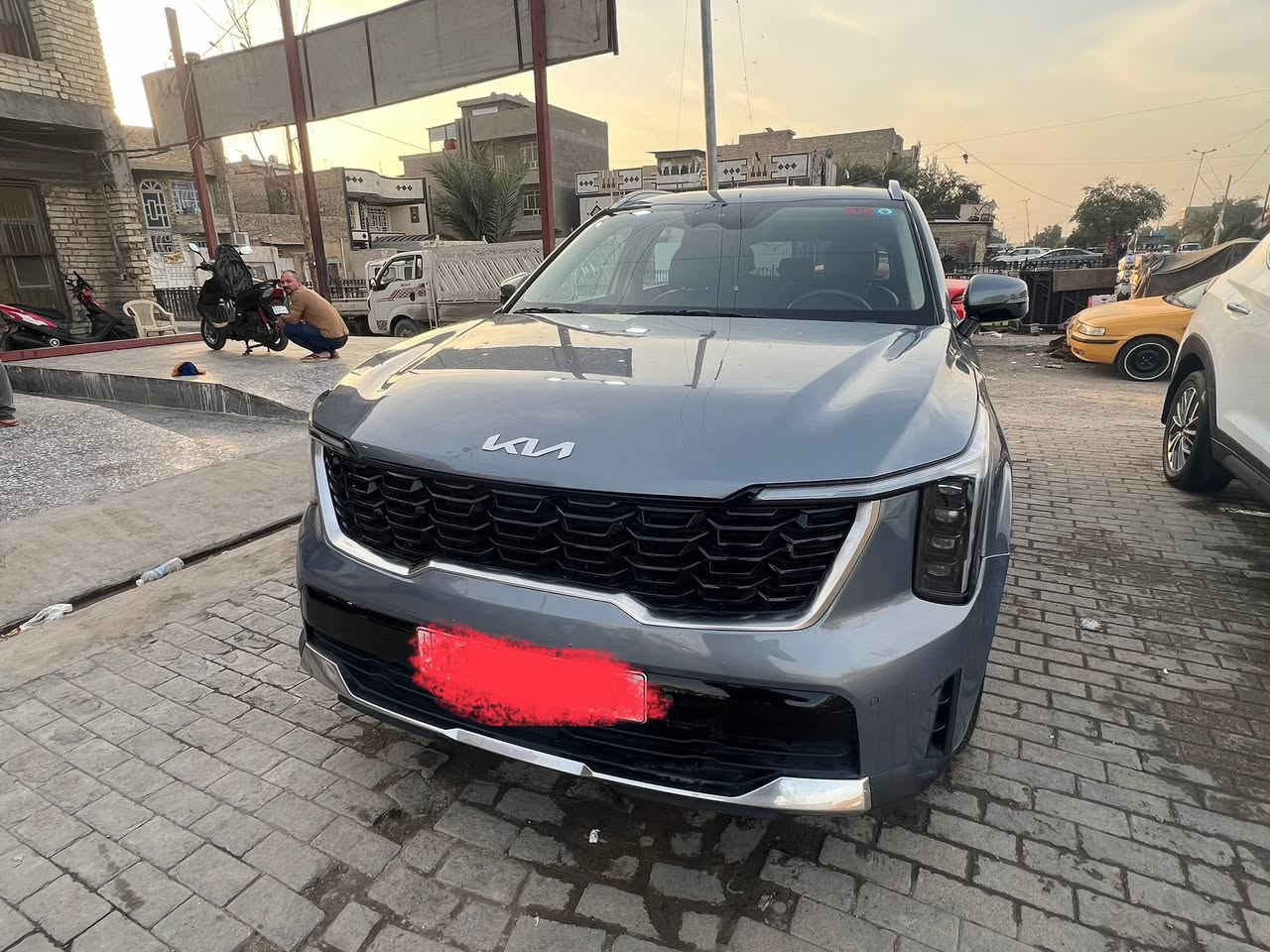 كيا سورنتو 2024 وارد امريكي 
-بصمه تشغيل عن بعد 
-كشنات جلد تدفئة 
-رادارات امامية وخلفيه 
-تحكمات 
-كامره دواره 
-شحن وايرليس 
-شاشه متصله 
-وبعد بيهة موصفات 
وتصال- ***********
