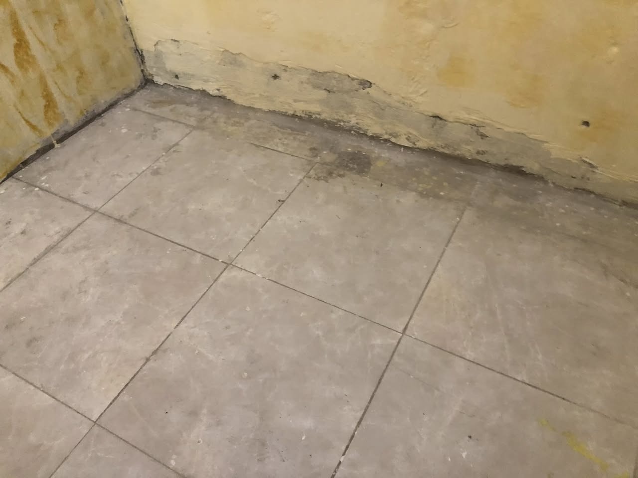 شقة للايجار سوق الدولعي ***********
