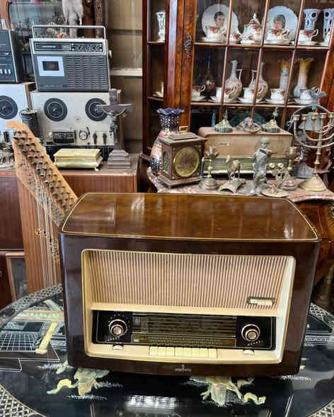 راديو انتيك شغال اف ام  قطعة نادرة 12 موجة
العنوان بغداد الكسرة قرب ملعب الكشافة 
للاستفسار والحجز يرجى مراسلة الصفحة او الاتصال ع الرقم التالي ***********
*علماً ان تتوفر خدمة توصيل بغداد و المحافظات 
*عند استلام الطلب يرجى التاكد منه امام المندوب قبل الاستلام

#اكسبلور #انتيك #انتيكا #تحف #لوحات #بغداد #بغداديات #دهوك #اربيل #هولير #السليمانية #سليمانية #موصل #كربلاء #نجف #بصرة #المنصور #اليرموك
