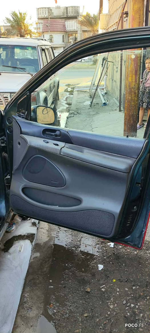 سياره فورد وند ستار موديل 98 رقم بغداد مشروع وطني سياره متروكه سياره بلاديه لا ضربه ولا صبغ مكاني بغداد السعر 26  الاتصال ***********
