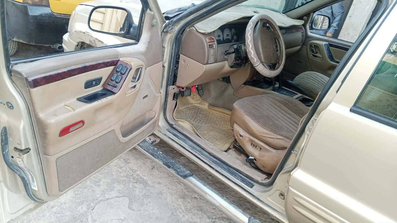 السلام عليكم جيب شيروكي مديل 2000 رقم ألماني كركوك محرك 6سلندر فول تماتيك محرك وكير شرط داخل جديد شاشه طخم أمامي وخلفي شرط وشرط وكاله وتحويل مكاني الموصل بيع او مراوس السعر 50 وبي مجال ***********
