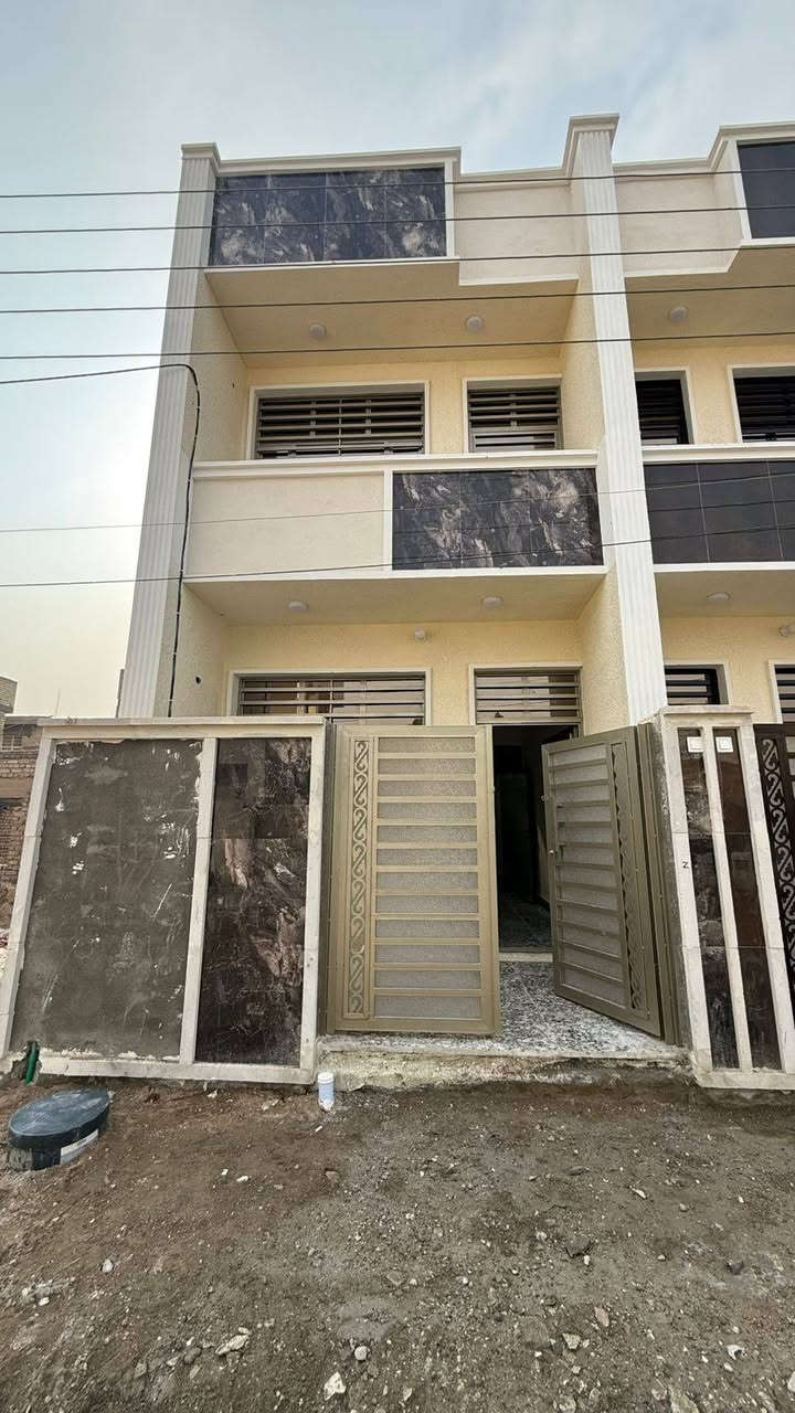 سلام عليكم
دار للبيع 

المساحة ٧٥ متر طابو ملك صرف سكني

طابق ونص 

الموقع بغداد منطقة الانتصار مقابل مستشفى حمادي شهاب طريق الشعب الحسينيه 

يحتوي على 

استقبال ومطبخ حولي 

و غرفتين نوم

ومنور 

مع صحيات
 

بناء جديد زيرو ما مسكون

للإستفسار الاتصال على الرقم 📞

📞***********
