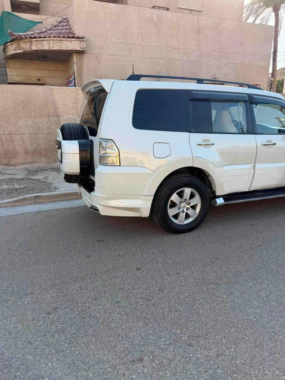 سياره للبيع باجيرو موديل2008فول مواصفات فتحه كشنات كهرباء فول سياره جديده وجاهزه من كل النواحي مابيها ولا نقص كير مكينه كفاله صدر امامي خلفي جديد بيها ثلاث قطع صبغ السعر 115ورقه وبيها مجال للاستفسار***********
