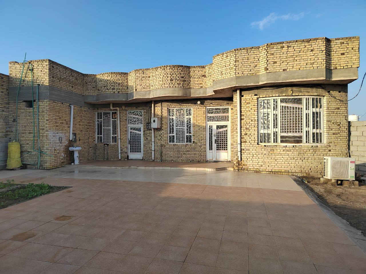 السلام عليكم
بيت للبيع وجه على الشارع السايدين طريق نصر-دوايه مقابل البوخلف الأولى يتكون من إستقبال +٢صاله +٣غرف +مطبخ مساحة البيت ٤٨٠ للإستفسار أكثر الإتصال بالرقم *********** بي واتساب
