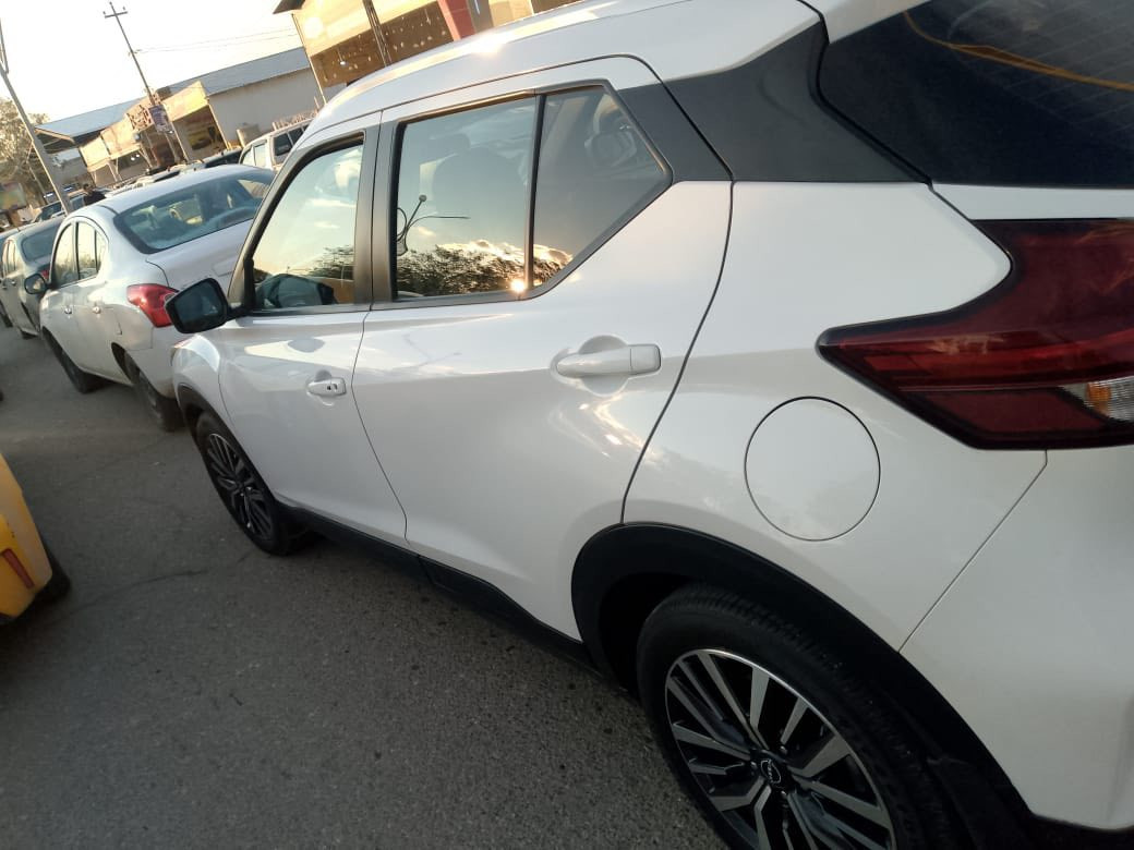 سلام عليكم
نيسان كيكس للبيع 
موديل 2023 sv
سياره لوك 
بس بيه بونيد مبدل غيره كلشي ماكو بل سياره 
 سنويه وهزه جديده
بطاقه بانزين موجود بيه 
سعر  158 وبيها مجال 

للاستفسار  :***********
