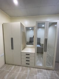 غرفة نوم مودرن • عاجي فاتح • تخت مخملي