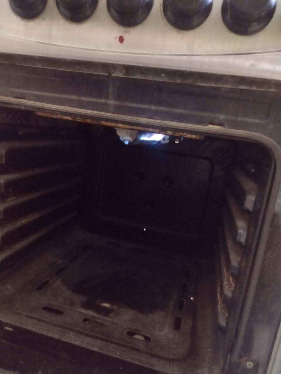 يا الله طباخ مستعجل ع بيع ب 25 الف كامل شغال ع فحص 4 عيون وفرن فوك وجوه ناره زركه  بلازمه حجم 32 ماليزيه مو تجاريه مال سوك ب 60 الف قفل  مكاني ابو غريب الشهداء *********** وات ساب اتصال
