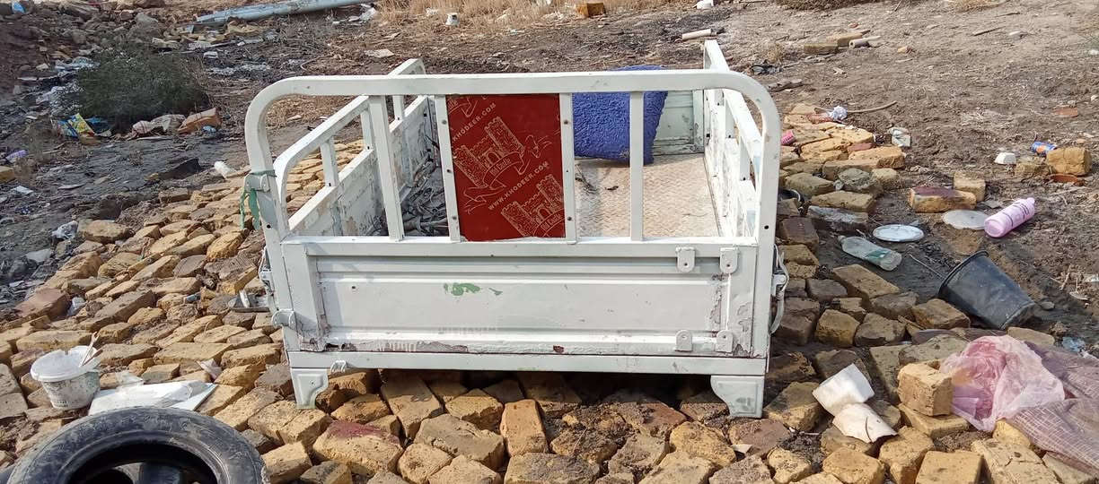 سلام عليكم بدي21 نضيف عوزه تلحيضات بسيطه كاعيه جديده سعر180وبي مجال قليل مكان سوك  ***********
