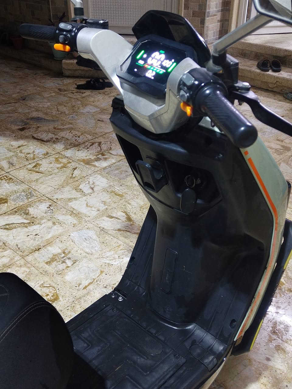 دراجه شحن للبيع نضافه كدام العين
نضام تشغيل عن بعد 
نضام بك 
ملف 2000
مكاني موصل 
رقم اسيا ***********
سعر 700 وبي مجال 
المو شراي لا يعلق او يتصل
