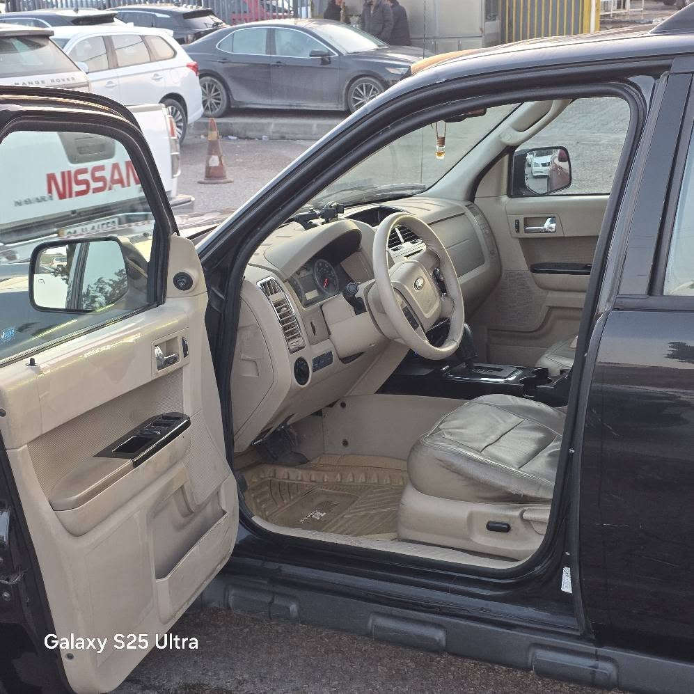 2011  بێ بۆیاخ تەنها پەڵەیەك ساردی هەیە  سڵاید کوشن جلد ناو زەرد کوشن هیتەر چوار بستۆن تاك ئەکسل 128$   ***********    *********** السليمانية, العراق
