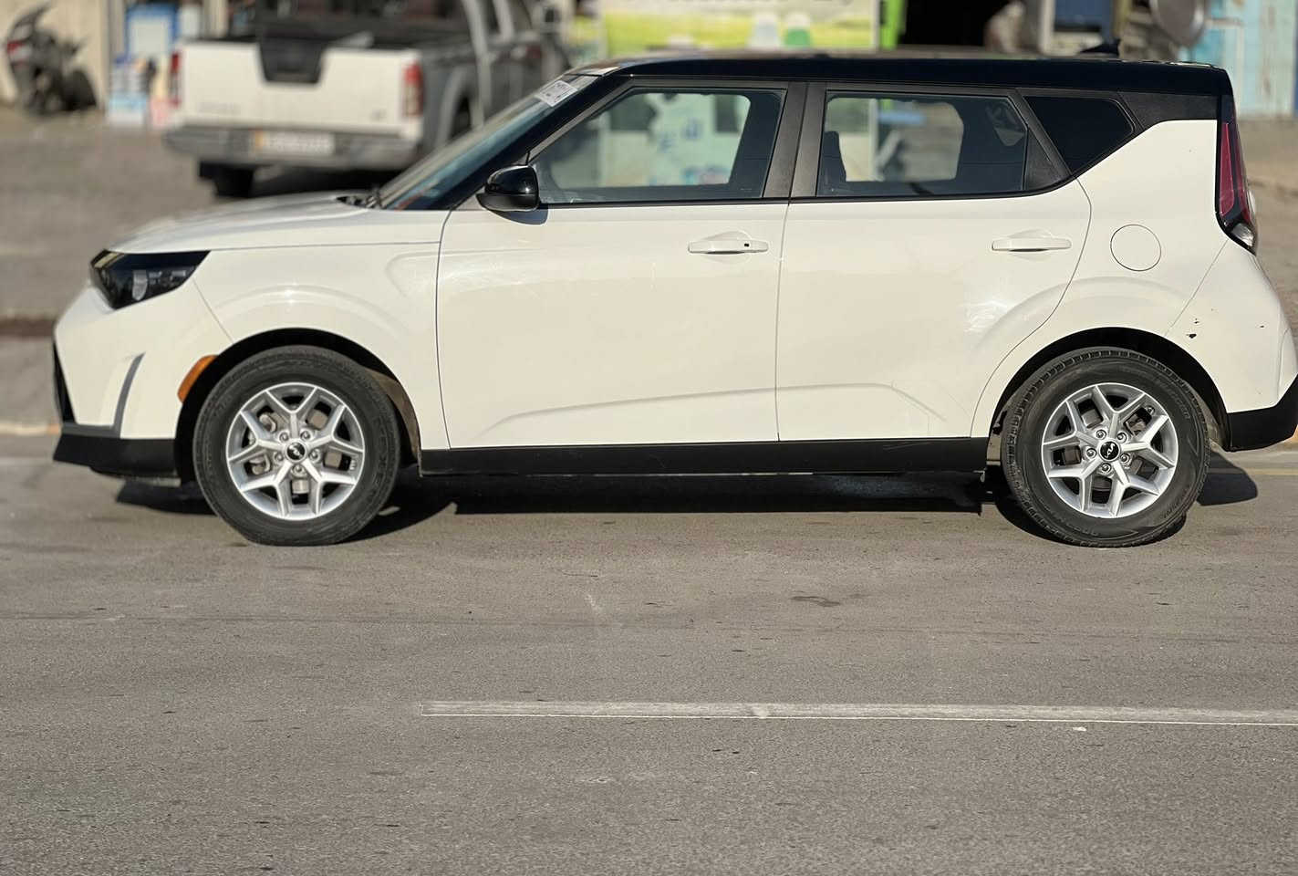 للبيع كيا صول 2024 رقم بغداد بأسمي دولي ماشيه 25 الف  ايرباك طاك وراجع السياره بدون صبغ نهائي فقط دعاميه نفس اللون مبدله مواصفات 
بصمه 
شاشه جبيره كاربلي 
شاحن تلفون لا سلكي 
كشن كهرباء مكينه 2000 دوش 
شاشه دجتل 
ويل كب 
تو كلر السيارة 
رادار امامي 
رادار جانبي 
نظام سبورت نورمل سمارت ايكو 
تبريد بيانو 
كامره دواره 
السعر ب165 وبيها مجال
الهاتف 
‭0770 714 4535‬
