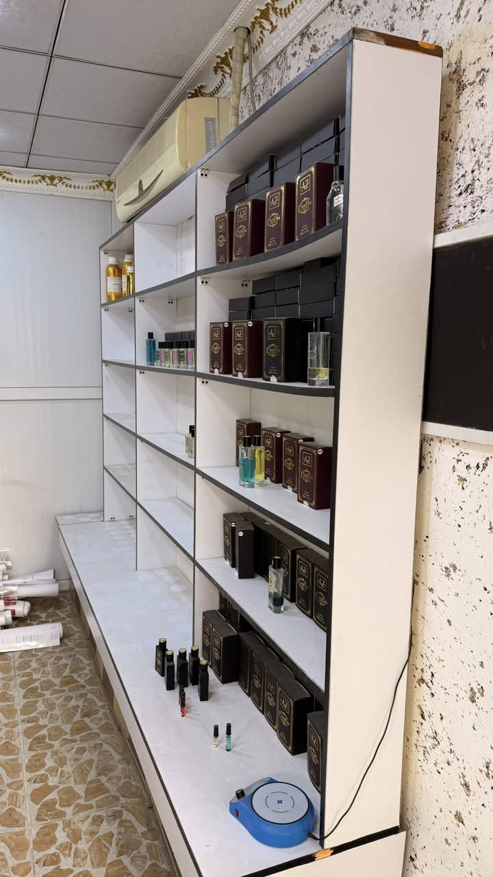 رفوف مستعمل جام مترين رف خشب 3امتار
مع ميز 280 مع مرايه للبيع 
***********
المكان كركوك طريق بغداد
