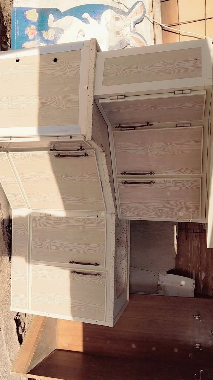 السلام عليكم كاونتر للبيع 
مكلف بالنشر العنوان المحمودية تقاطع الغزال
***********
