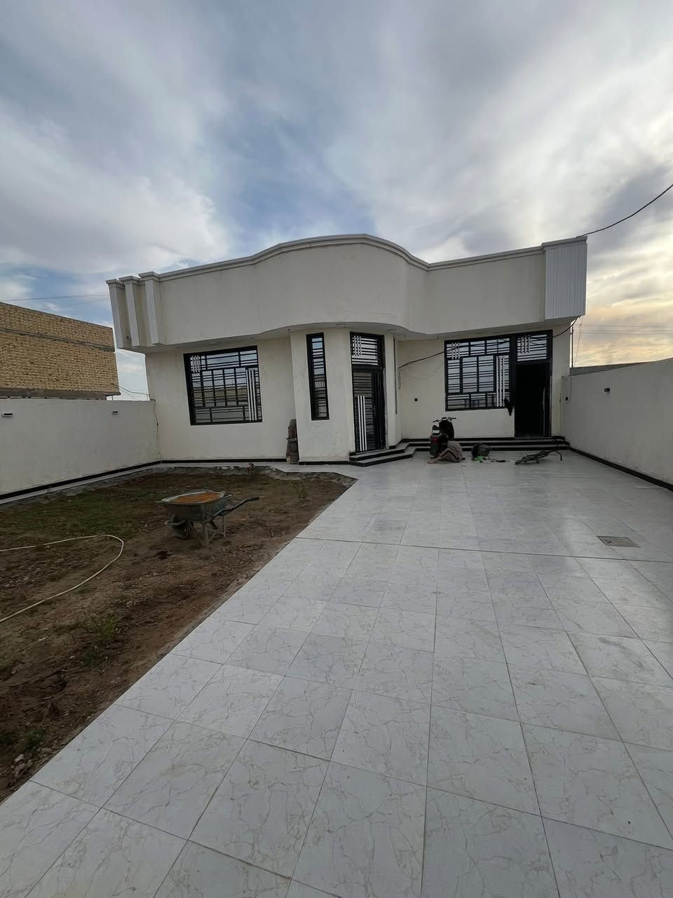 بيت زراعي للبيع مساحة 375 متر
قرب نهر الوفاء منطقة ال نياز قريب على مركز شرطة القضاء البيت ركن على شارعين الشارع الأمامي 10 متر والفرعي 8 متر
يحتوي على :
طارمة + حديقه 150 متر
ديوانيه 7 * 5
صالة 7 *4
غرفتين (5 * 5ونص) والثانيه (5 * 4)
مطبخين حار وبارد
ممر دخول
مخزن
منور جانبي + باب خلفي
صحيات داخل وخارج
السعر والتفاصيل الأتصال على الرقم
***********
