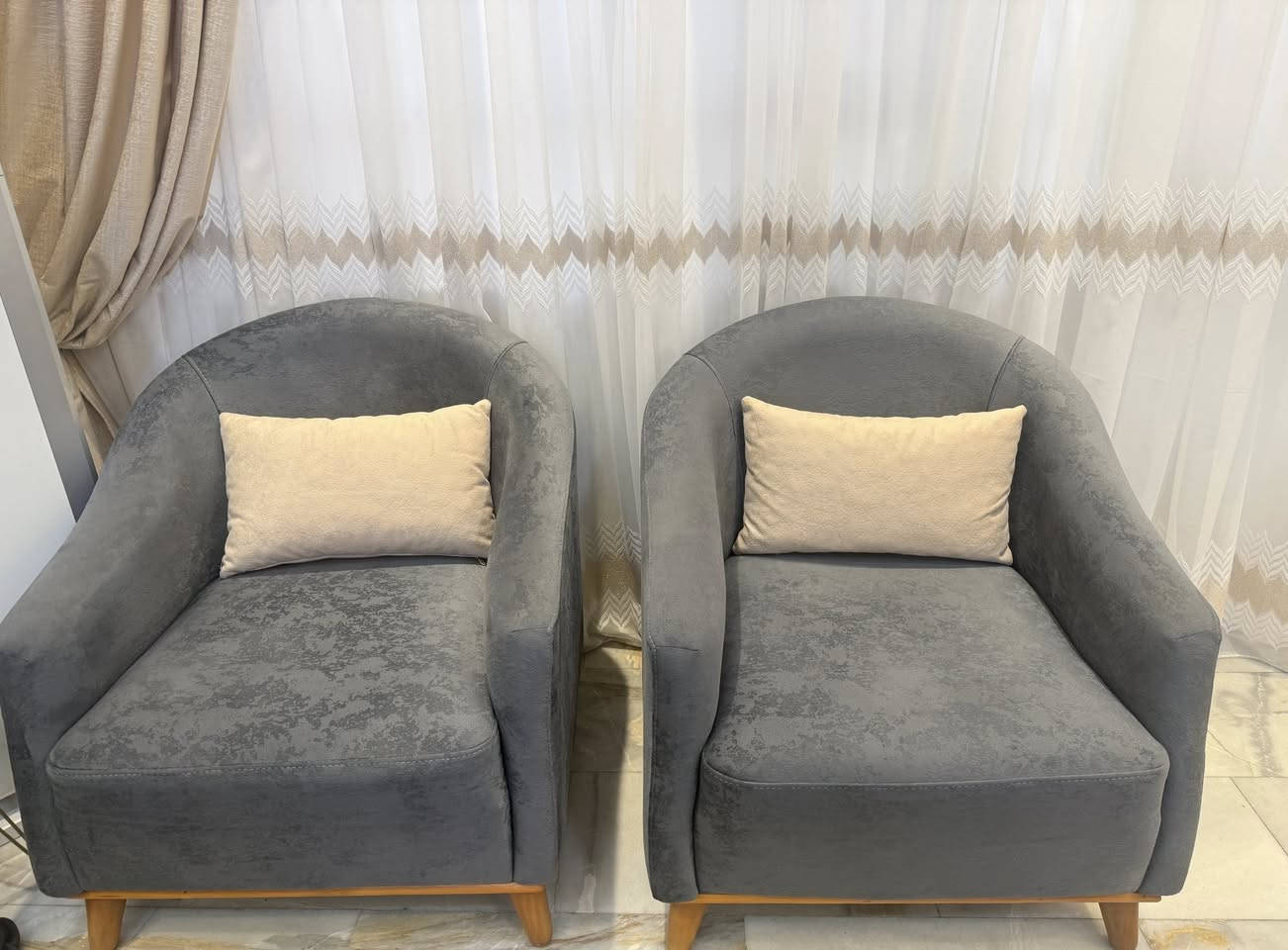 تخم تركي 8 مقاعد سرير مع طبله وسطيه غير مستعمل وصل ضمان 5 سنوات 
نظافه 100%
مكان بغداد
السعر 900 الف قفل
للاستفسار *********** واتساب
