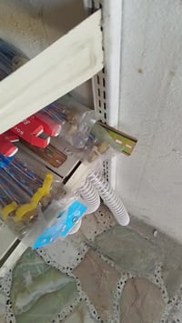 عندي رفوف للبيع مال محل أنشائيه يصلح لمخزن او محلات. اسواق اوصيدليه وم...