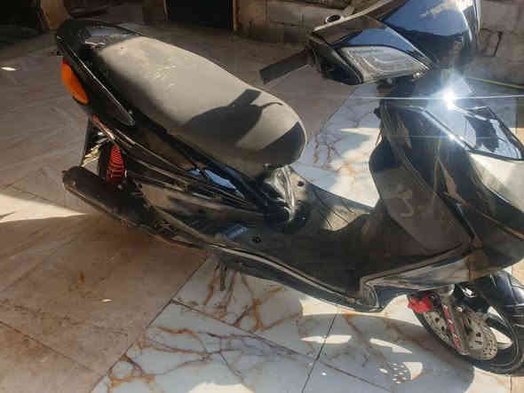 السلام عليكم دراجه سكنس فحل كابريتر نكره بكل وقت شلعه معدل فوول شغاله كلها نقص باتري فقط جيب باتري غير شي اني اتحمله دراجه كفرها واحد ع واحد وملحه السعر ٤٥٠ قفل مكاني بغداد شعله 
*********** بغداد
