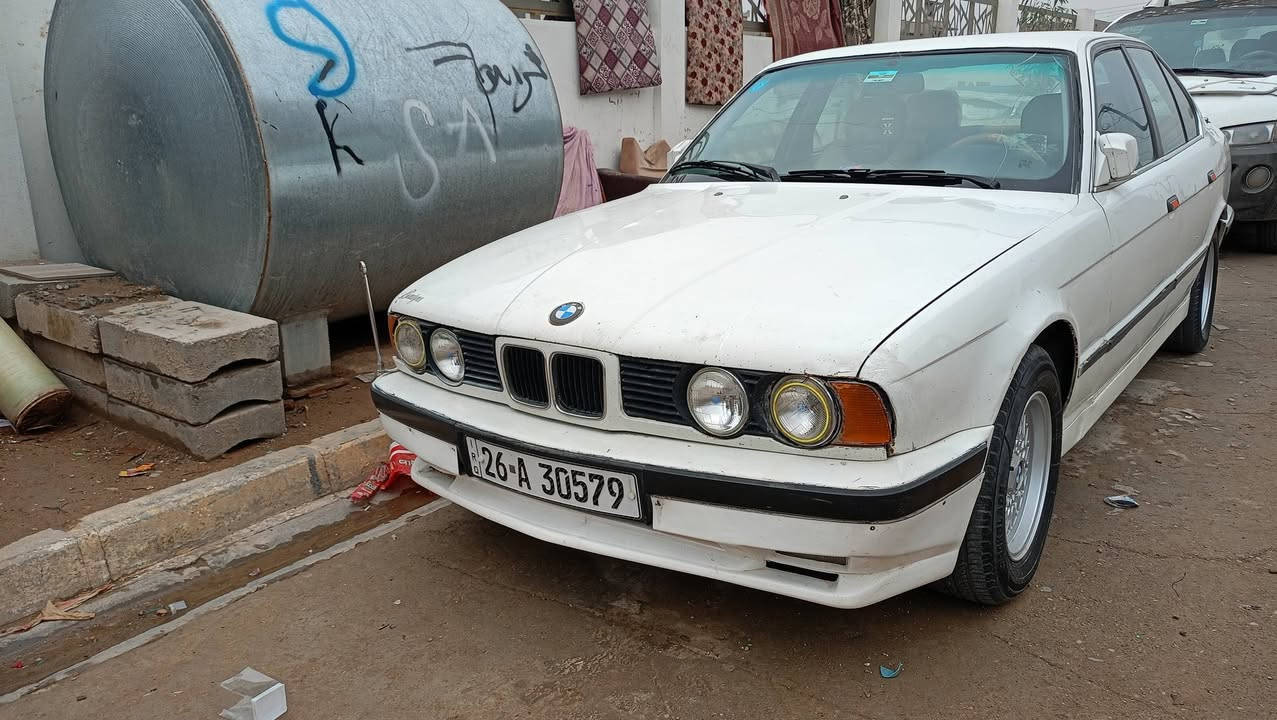 السلام عليكم بي ام للبيع مودي 90 ثانويه 30 ثاني يوم احول لك اياها تبريد ثلج تدفئه  حجم 520 محرك فل جير عادي السعر 42 وهذا رقم ***********
