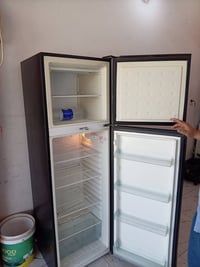 ثلاجة ١٣ قدم • نظيفة • ورشة التبريد