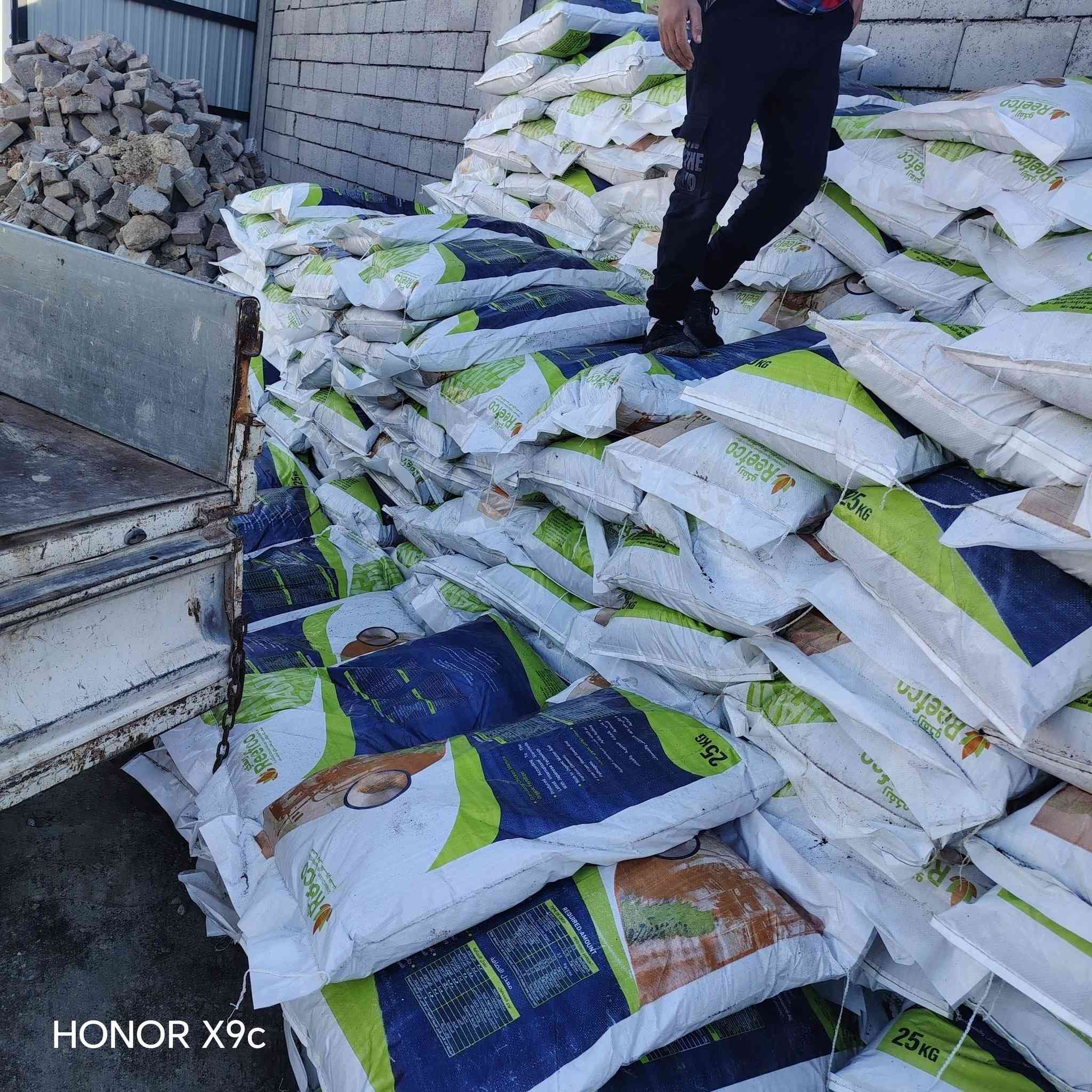 يتوفر لدينا سماد ريفكو سماد دواجن متحلل يحتوي على عديد من عناصر الغذائية.
سعر كيس ٢٥ كيلو ب ٥ الف
للحجز والاستفسار الاتصال على الرقم *********** جاسم الخليفاوي العنوان الخالديه شارع العام مقابل بلديه الخالديه..
يتوفر جمله ومفرد.
