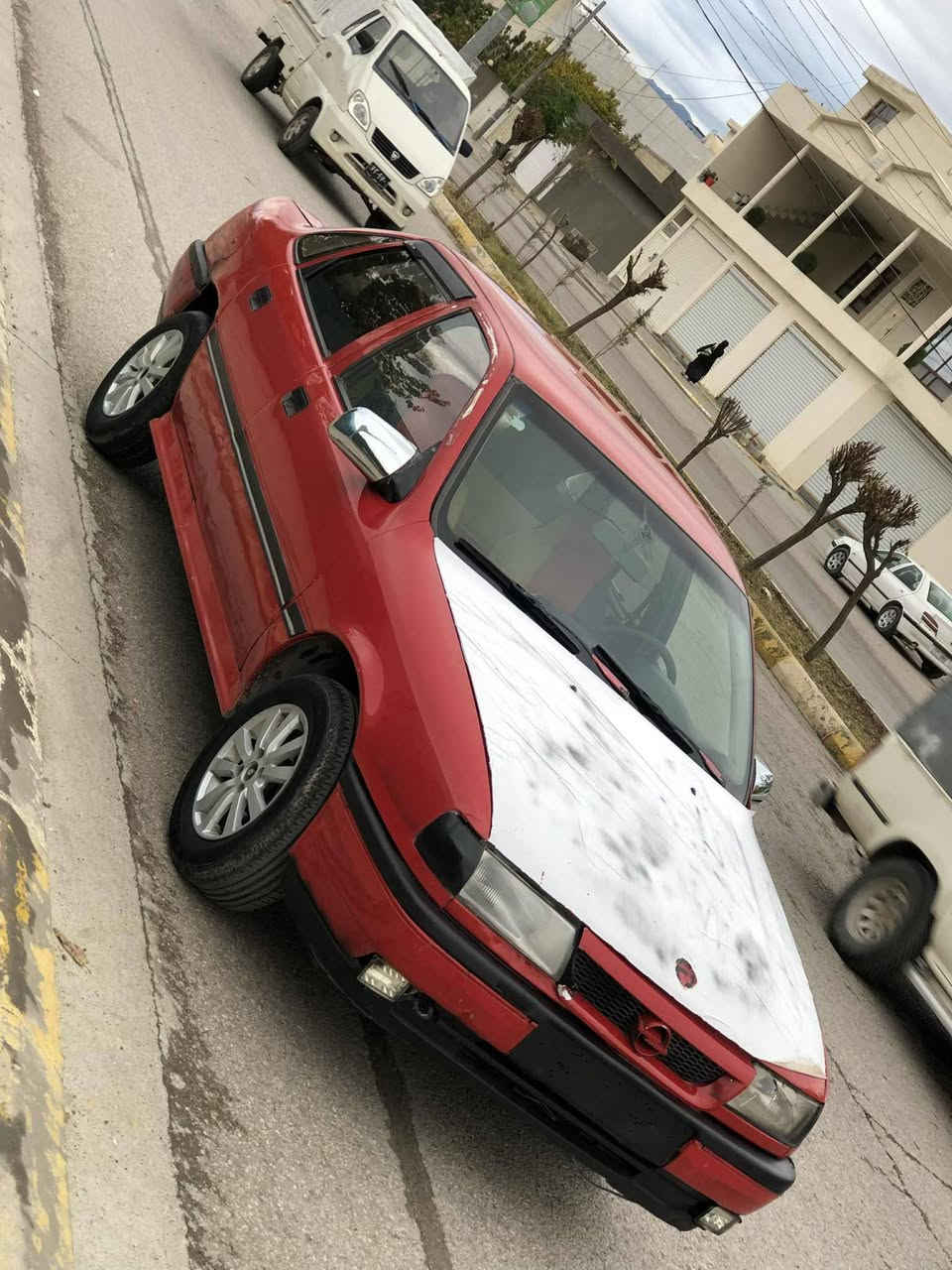 سڵاوی خوا لەهەمو لایەک ،ئەم گوڵەسورە حەیارە مەکینە ۱٨،بۆ فرۆشتن ، مۆدێل۹۲،حلوجە واتا هیچی نیە  مەکینەی ئەوروپی ڕەشاشی ئەوروپی بۆ بەستراوە بەبۆنی بەنزین دەڕوات ، چوار تایەی باشی لەژێرە،، بەرەدەرگاکانی جوان نین ،کێ موشتەریە با تێل بکات ***********
