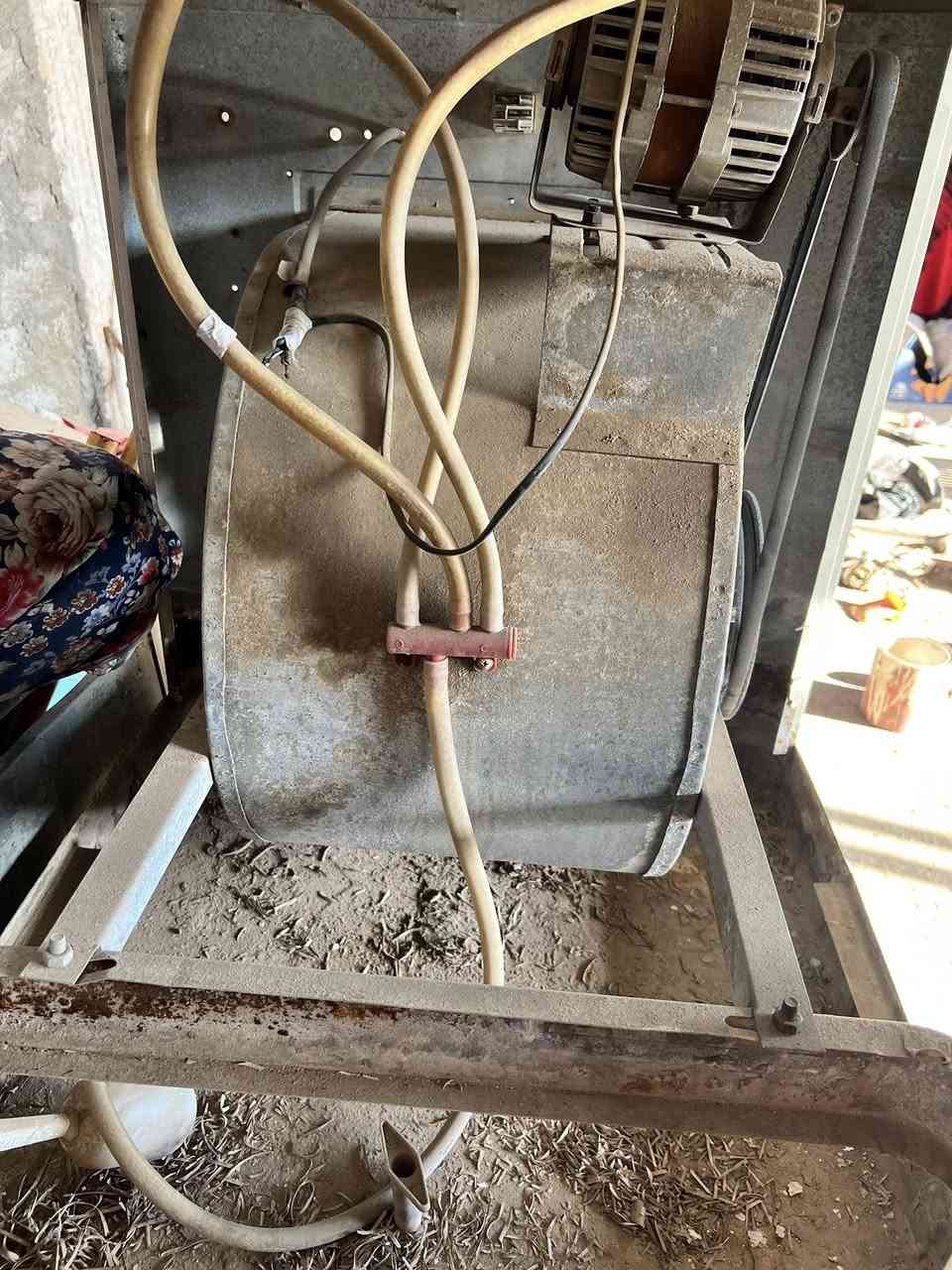 للبيع مبردة 2ونص نضيفه
ماطور مبردة باب اول نحاس اصلي كبير 
قفاص طيور 
تلفزيون


**إذا كنت صاحب هذا الإعلان وتريد حذفه لأي سبب، رجاءا أرسل رسالة إلى الدعم الفني**
