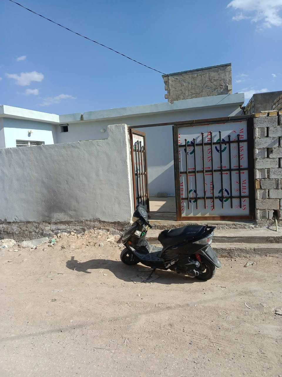 حي ميسان خلف سكلة الگرعاوي شارع الزوار
بيت مساحه ٢٠٠متر متكون من ٣غرف /ثنين منهن سويت كامل حماماتهن بيهن ومتكون أيضا من ستقبال وصاله كبيره ومطبخ مكشوفات ثنين حمام خارجي طارمه وحديقه بناء البيت الأساس صب كونكريت والسقف أيضا صب كونكريت

بناء بلوك الارضيه بورسلين مطبخ وحمامات سيراميك البيت كامل وماعايزه اي شي
#سعر50


**إذا كنت صاحب هذا الإعلان وتريد حذفه لأي سبب، رجاءا أرسل رسالة إلى الدعم الفني**