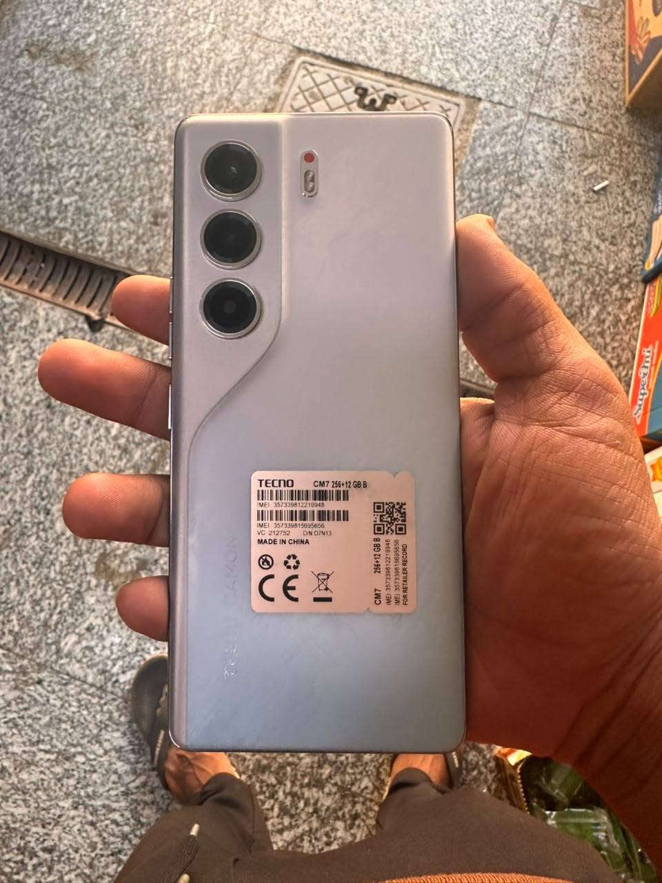 سلام عليكم تكنو كامون 40 برو5G ذاكره 256 بطاريه 100 جهاز نضيف 100% شخط مابي كارتونه وياه السعر 350 بي مجال بسيط مكاني بغداد ***********
