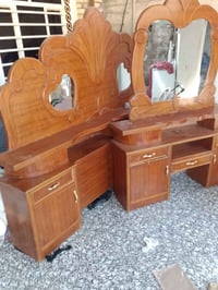 تاج • ميز مراية • نظيفات
