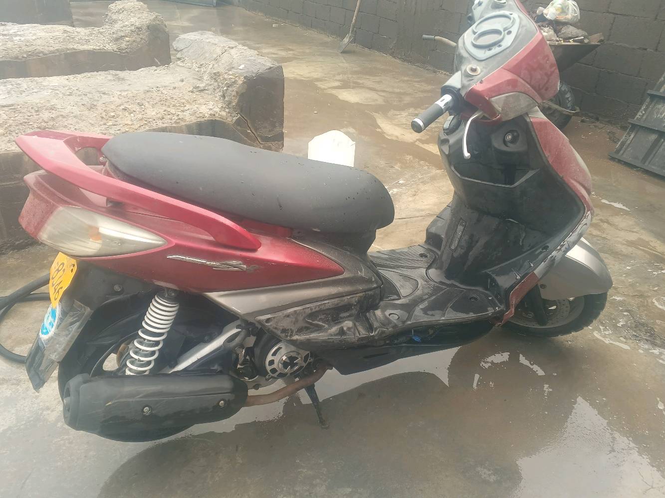 السلام عليكم ورحمه شباب الدراجه مامفتوحه الدراجه موديل 2009ياباني نوزل بيه نكوصات بصيطه نواعم 700وبيه مجال الشراي اكفلك مكنه ومن حلال وحرام بس هذه رقمي وتعاي وتساب ***********